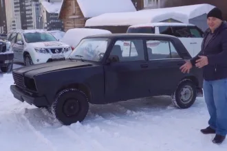 Lada vo farbe vantablack