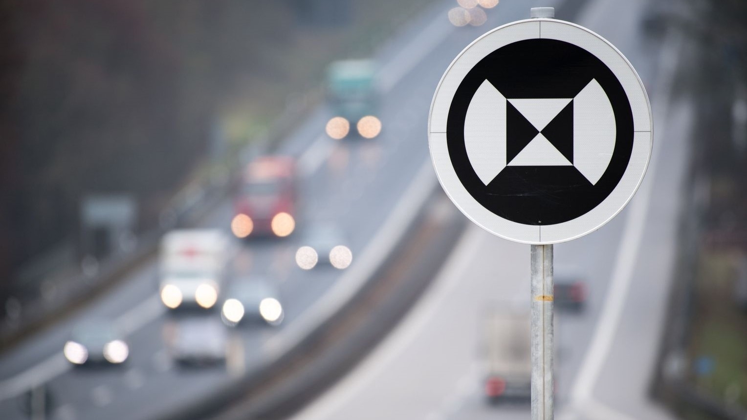 Nová dopravná značka na diaľničnom úseku A9 v Nemecku
